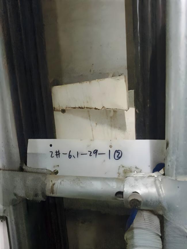 图2 聚四氟乙烯板消缺前.jpg