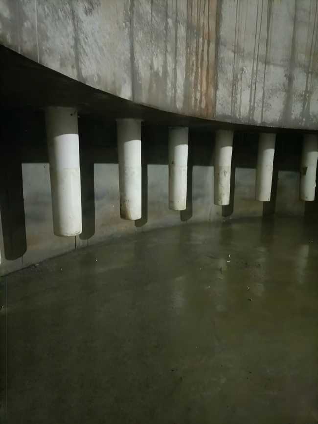 1787907488311937.jpg 图6 预应力锚具防腐施工完成.jpg