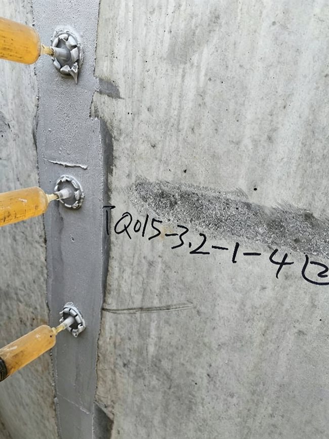1788762861761675.jpg 图5 注胶.jpg